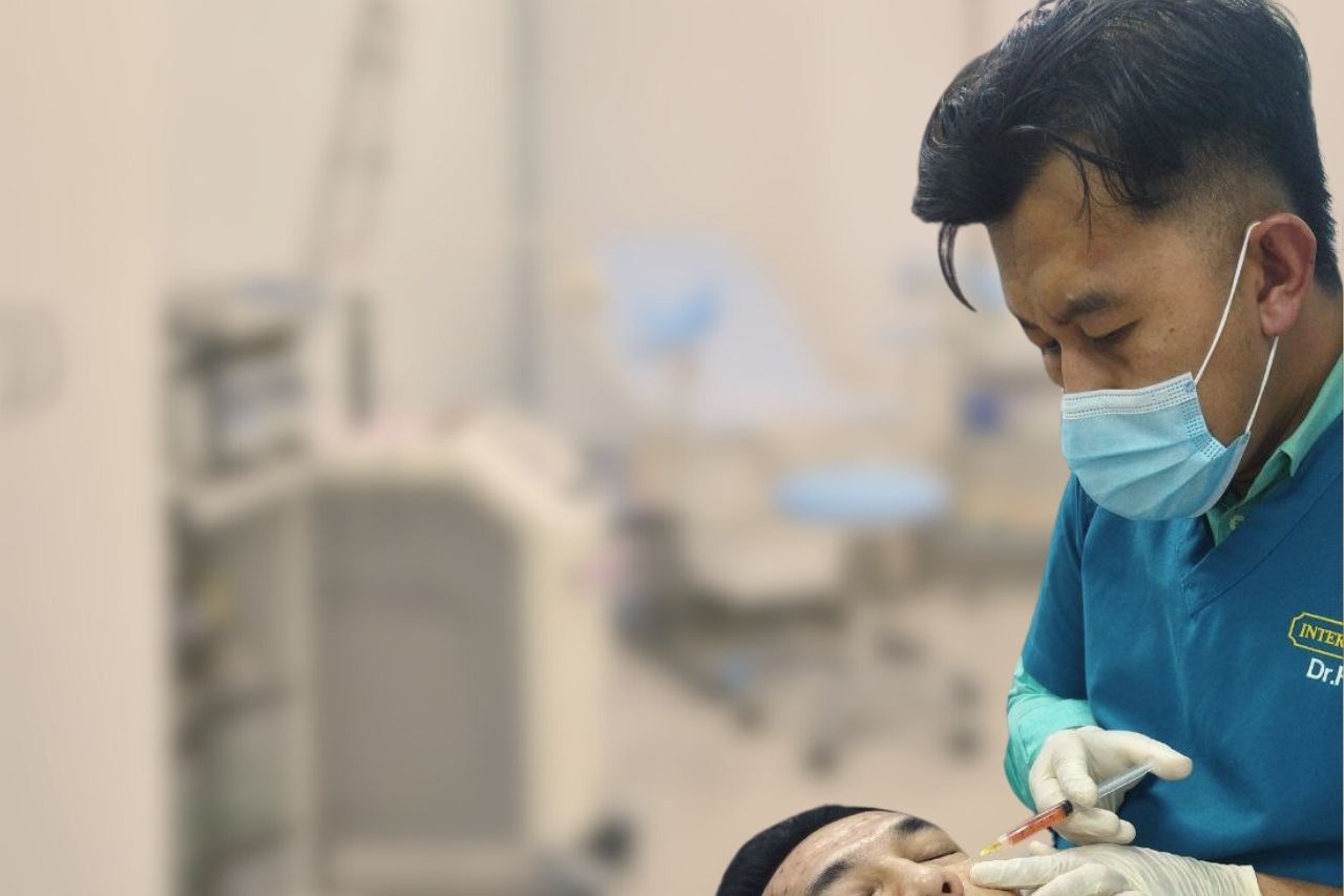 Dr. Ruzaidi performing an aesthetic dermatology treatment at InterClinic, Malaysia
